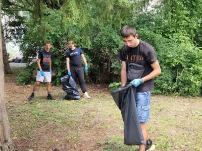 Участие в инициативата "Да изчистим България заедно" 1
