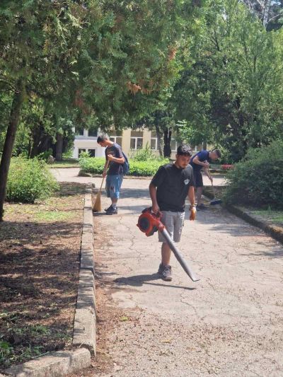 Участие в инициативата "Да изчистим България заедно" 4