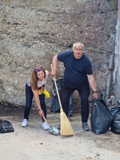 Участие в инициативата "Да изчистим България заедно" 6