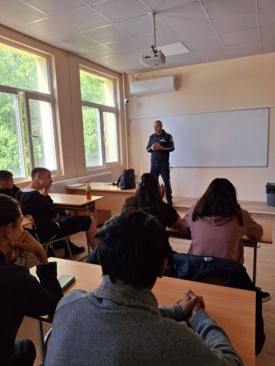 Ден за безопасността на пътя с инспектор Любомир Белчев! - ПТГ Васил Левски - Горна Оряховица