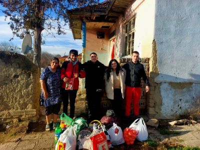 Благотворителна кампания под наслов "Коледа за всички деца от класа" - ПТГ Васил Левски - Горна Оряховица