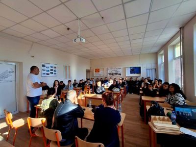 Посещение на ученици от 10 клас във фирма "Алекс ОК" по повод Месеца на кариерното ориентиране: "Мисля за моето бъдеще"  - ПТГ Васил Левски - Горна Оряховица