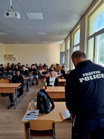 Ден за безопасността на пътя с инспектор Любомир Белчев! - ПТГ Васил Левски - Горна Оряховица
